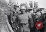 Standbild deutschen Kriegsgefangenen an der Vorderseite Frankreich, 1917, aus Sekunde 49 historischem Filmmaterial Videoclip 65675027243