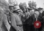 Standbild deutschen Kriegsgefangenen an der Vorderseite Frankreich, 1917, aus Sekunde 53 historischem Filmmaterial Videoclip 65675027243
