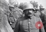 Standbild deutschen Kriegsgefangenen an der Vorderseite Frankreich, 1917, aus Sekunde 59 historischem Filmmaterial Videoclip 65675027243