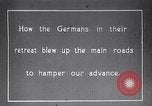 Standbild Krater in der Straße durch Rückzug der deutschen Truppen Frankreich, 1917, aus Sekunde 17 historischem Filmmaterial Videoclip 65675027244