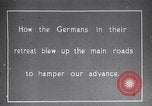 Standbild Krater in der Straße durch Rückzug der deutschen Truppen Frankreich, 1917, aus Sekunde 19 historischem Filmmaterial Videoclip 65675027244