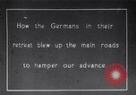 Standbild Krater in der Straße durch Rückzug der deutschen Truppen Frankreich, 1917, aus Sekunde 22 historischem Filmmaterial Videoclip 65675027244