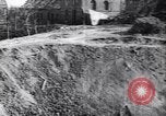Standbild riesigen Krater Frankreich, 1917, aus Sekunde 8 historischem Filmmaterial Videoclip 65675027249