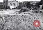 Standbild riesigen Krater Frankreich, 1917, aus Sekunde 12 historischem Filmmaterial Videoclip 65675027249
