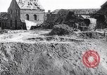 Standbild riesigen Krater Frankreich, 1917, aus Sekunde 13 historischem Filmmaterial Videoclip 65675027249