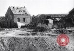 Standbild riesigen Krater Frankreich, 1917, aus Sekunde 15 historischem Filmmaterial Videoclip 65675027249