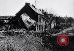 Standbild riesigen Krater Frankreich, 1917, aus Sekunde 23 historischem Filmmaterial Videoclip 65675027249