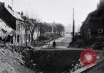 Standbild riesigen Krater Frankreich, 1917, aus Sekunde 27 historischem Filmmaterial Videoclip 65675027249