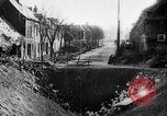 Standbild riesigen Krater Frankreich, 1917, aus Sekunde 29 historischem Filmmaterial Videoclip 65675027249