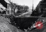 Standbild riesigen Krater Frankreich, 1917, aus Sekunde 30 historischem Filmmaterial Videoclip 65675027249