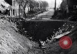 Standbild riesigen Krater Frankreich, 1917, aus Sekunde 33 historischem Filmmaterial Videoclip 65675027249