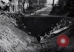 Standbild riesigen Krater Frankreich, 1917, aus Sekunde 34 historischem Filmmaterial Videoclip 65675027249