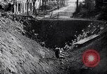 Standbild riesigen Krater Frankreich, 1917, aus Sekunde 35 historischem Filmmaterial Videoclip 65675027249