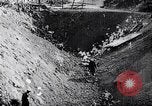 Standbild riesigen Krater Frankreich, 1917, aus Sekunde 38 historischem Filmmaterial Videoclip 65675027249