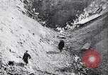 Standbild riesigen Krater Frankreich, 1917, aus Sekunde 40 historischem Filmmaterial Videoclip 65675027249