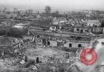Standbild riesigen Krater Frankreich, 1917, aus Sekunde 53 historischem Filmmaterial Videoclip 65675027249
