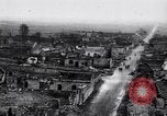 Standbild riesigen Krater Frankreich, 1917, aus Sekunde 61 historischem Filmmaterial Videoclip 65675027249