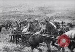 Standbild Französische Artillerie positioniert wird Monchy Frankreich, 1915, aus Sekunde 17 historischem Filmmaterial Videoclip 65675027252