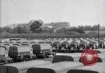 Standbild französischen Depot der Reserve motor Transporte Frankreich, 1917, aus Sekunde 13 historischem Filmmaterial Videoclip 65675027292