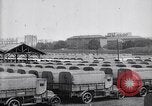 Standbild französischen Depot der Reserve motor Transporte Frankreich, 1917, aus Sekunde 21 historischem Filmmaterial Videoclip 65675027292