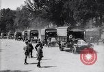 Standbild französischen Depot der Reserve motor Transporte Frankreich, 1917, aus Sekunde 31 historischem Filmmaterial Videoclip 65675027292
