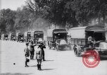 Standbild französischen Depot der Reserve motor Transporte Frankreich, 1917, aus Sekunde 32 historischem Filmmaterial Videoclip 65675027292