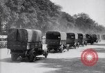 Standbild französischen Depot der Reserve motor Transporte Frankreich, 1917, aus Sekunde 33 historischem Filmmaterial Videoclip 65675027292