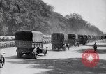 Standbild französischen Depot der Reserve motor Transporte Frankreich, 1917, aus Sekunde 39 historischem Filmmaterial Videoclip 65675027292