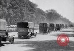 Standbild französischen Depot der Reserve motor Transporte Frankreich, 1917, aus Sekunde 40 historischem Filmmaterial Videoclip 65675027292