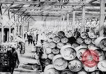 Standbild französischen Depot der Reserve motor Transporte Frankreich, 1917, aus Sekunde 49 historischem Filmmaterial Videoclip 65675027292