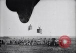 Image armes antiaériens Français France, 1916, de la seconde 40 séquences d'archives historiques vidéo 65675027331