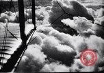 Standbild Aerial dogfight Frankreich, 1918, aus Sekunde 52 historischem Filmmaterial Videoclip 65675027334