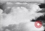 Standbild Aerial dogfight Frankreich, 1918, aus Sekunde 61 historischem Filmmaterial Videoclip 65675027334