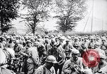Image soldats français occupent des tranchées Bois Carre France, 1916, de la seconde 15 séquences d'archives historiques vidéo 65675027335