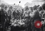 Image soldats français occupent des tranchées Bois Carre France, 1916, de la seconde 16 séquences d'archives historiques vidéo 65675027335