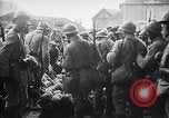 Image soldats français occupent des tranchées Bois Carre France, 1916, de la seconde 17 séquences d'archives historiques vidéo 65675027335