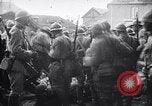 Image soldats français occupent des tranchées Bois Carre France, 1916, de la seconde 18 séquences d'archives historiques vidéo 65675027335