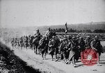 Image soldats français occupent des tranchées Bois Carre France, 1916, de la seconde 19 séquences d'archives historiques vidéo 65675027335