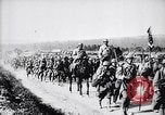 Image soldats français occupent des tranchées Bois Carre France, 1916, de la seconde 23 séquences d'archives historiques vidéo 65675027335
