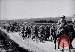 Image soldats français occupent des tranchées Bois Carre France, 1916, de la seconde 27 séquences d'archives historiques vidéo 65675027335