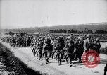 Image soldats français occupent des tranchées Bois Carre France, 1916, de la seconde 29 séquences d'archives historiques vidéo 65675027335