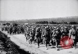 Image soldats français occupent des tranchées Bois Carre France, 1916, de la seconde 30 séquences d'archives historiques vidéo 65675027335