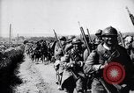 Image soldats français occupent des tranchées Bois Carre France, 1916, de la seconde 36 séquences d'archives historiques vidéo 65675027335