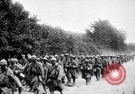 Image soldats français occupent des tranchées Bois Carre France, 1916, de la seconde 44 séquences d'archives historiques vidéo 65675027335