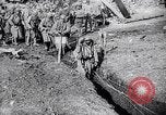 Image soldats français occupent des tranchées Bois Carre France, 1916, de la seconde 46 séquences d'archives historiques vidéo 65675027335