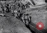 Image soldats français occupent des tranchées Bois Carre France, 1916, de la seconde 47 séquences d'archives historiques vidéo 65675027335