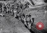 Image soldats français occupent des tranchées Bois Carre France, 1916, de la seconde 48 séquences d'archives historiques vidéo 65675027335