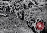 Image soldats français occupent des tranchées Bois Carre France, 1916, de la seconde 50 séquences d'archives historiques vidéo 65675027335