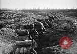 Image soldats français occupent des tranchées Bois Carre France, 1916, de la seconde 53 séquences d'archives historiques vidéo 65675027335