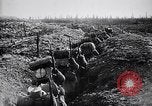 Image soldats français occupent des tranchées Bois Carre France, 1916, de la seconde 55 séquences d'archives historiques vidéo 65675027335